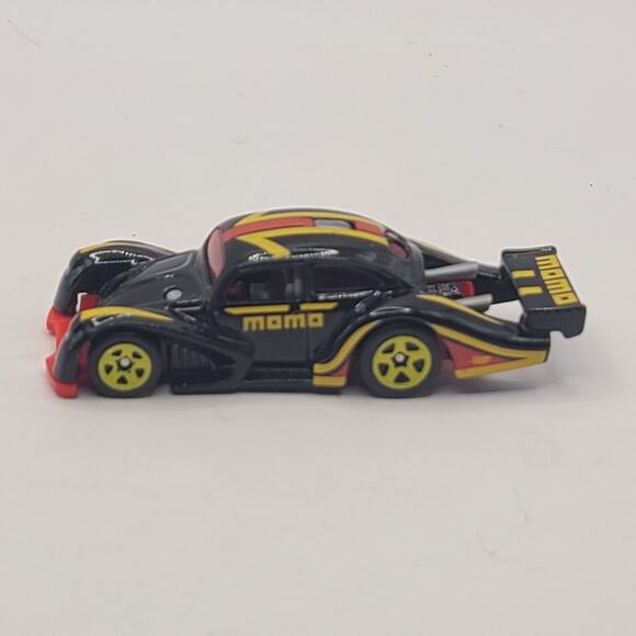 2016 HOT WHEELS VOLKSWAGEN KÄFER RACER MOMO BLACK 1:64 DIECAST 3 1/8" RACE CAR - Picture 1 of 5